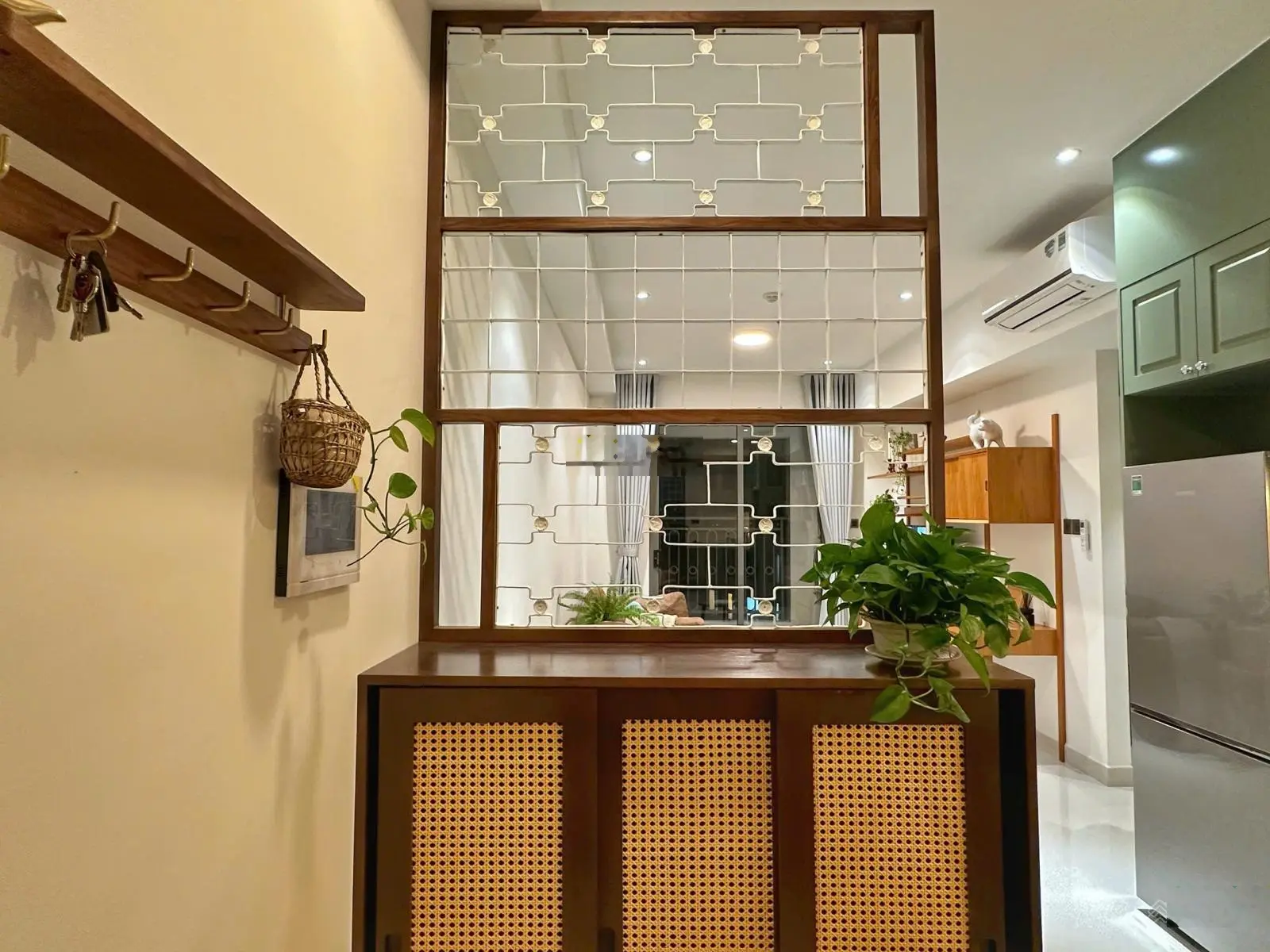 Bán căn hộ 53m2 Saigon Royal Quận 4 nhà đẹp. LH: 0909 024 ***