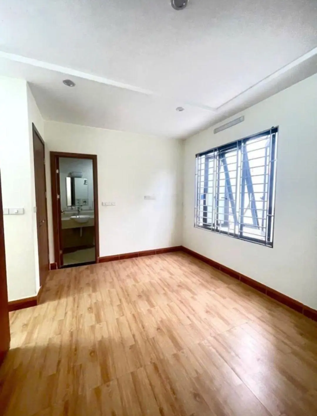 Nhà mới, lô góc, vừa ở vừa kinh doanh, phố Vip Quan Nhân, 35m2, 6 tầng, 6.8 tỷ