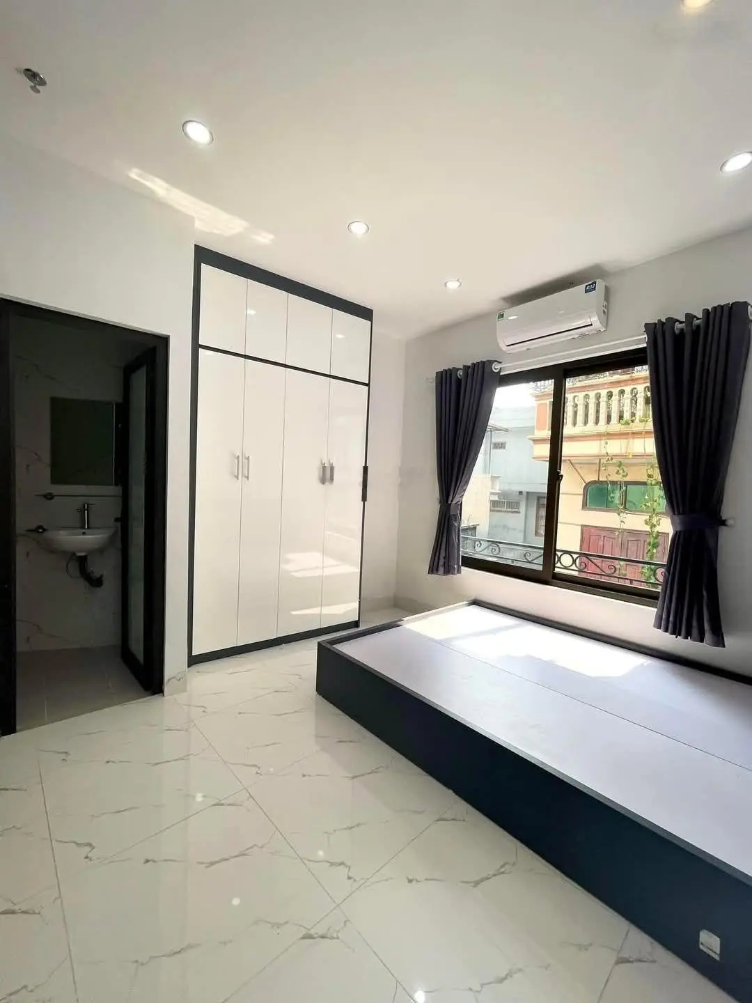Bán tòa CCMN phố Hoàng Mai 68m2 * 6 tầng * 12 phòng full đồ. Doanh thu đạt 50tr/ tháng
