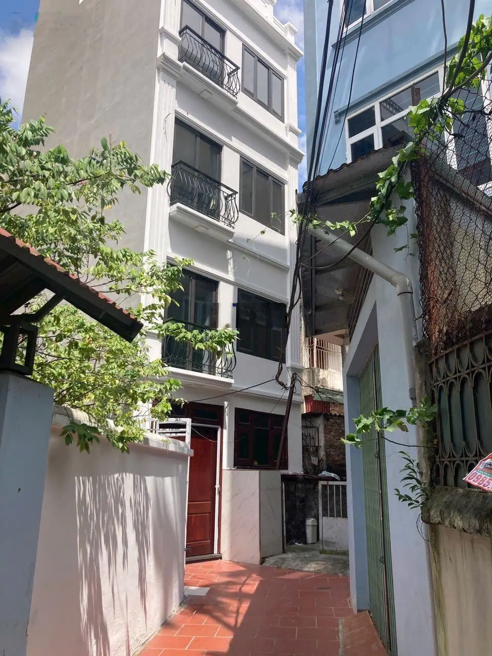 Bán nhà 5 tầng ngay trung tâm Gia Thụy 35m2 mặt tiền và hậu 5.4m Giá có 6.3 tỷ.