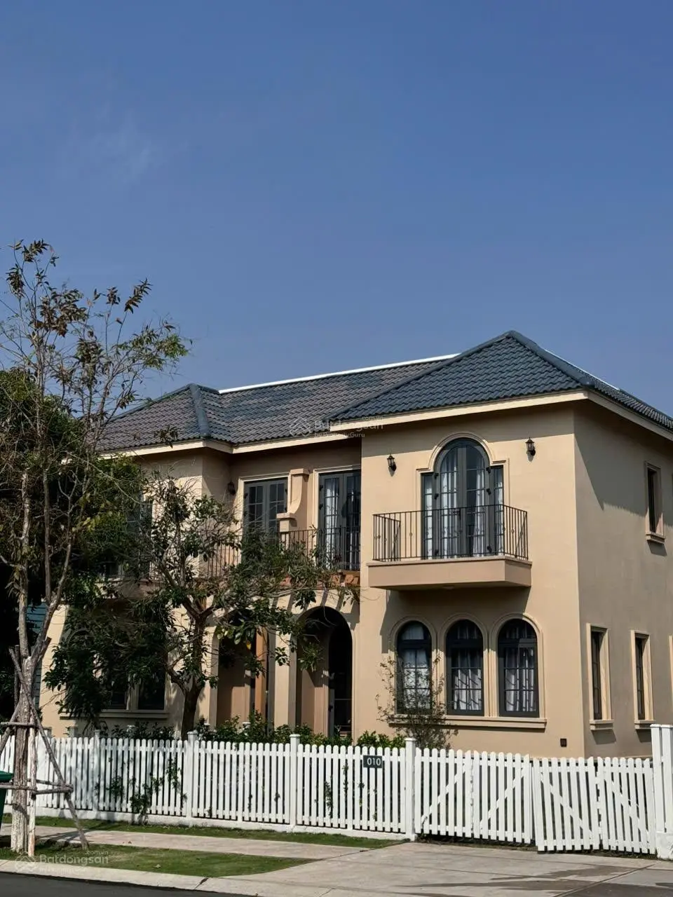 Biệt thự Full Nội thất 4PN, đối diện hồ bơi Novaworld PT Giá: 6 tỷ (Bao thuế phí) LH: 0966765282