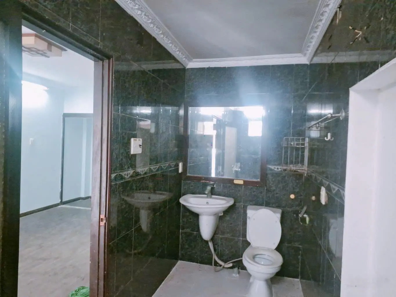 Nhà hẻm chợ Tân Quy ngang 11m, cách mặt tiền đường 10m, khu vực kinh doanh buôn bán