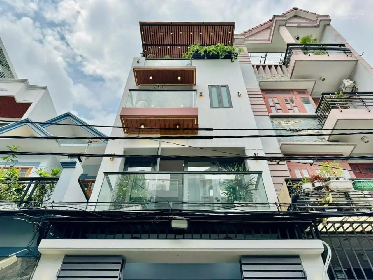 Kẹt tiền bán gấp nhà phía sau Vincom Cộng Hoà, Nguyễn Thái Bình, Tân Bình. Giá 3,45 tỷ. 0906 963 ***