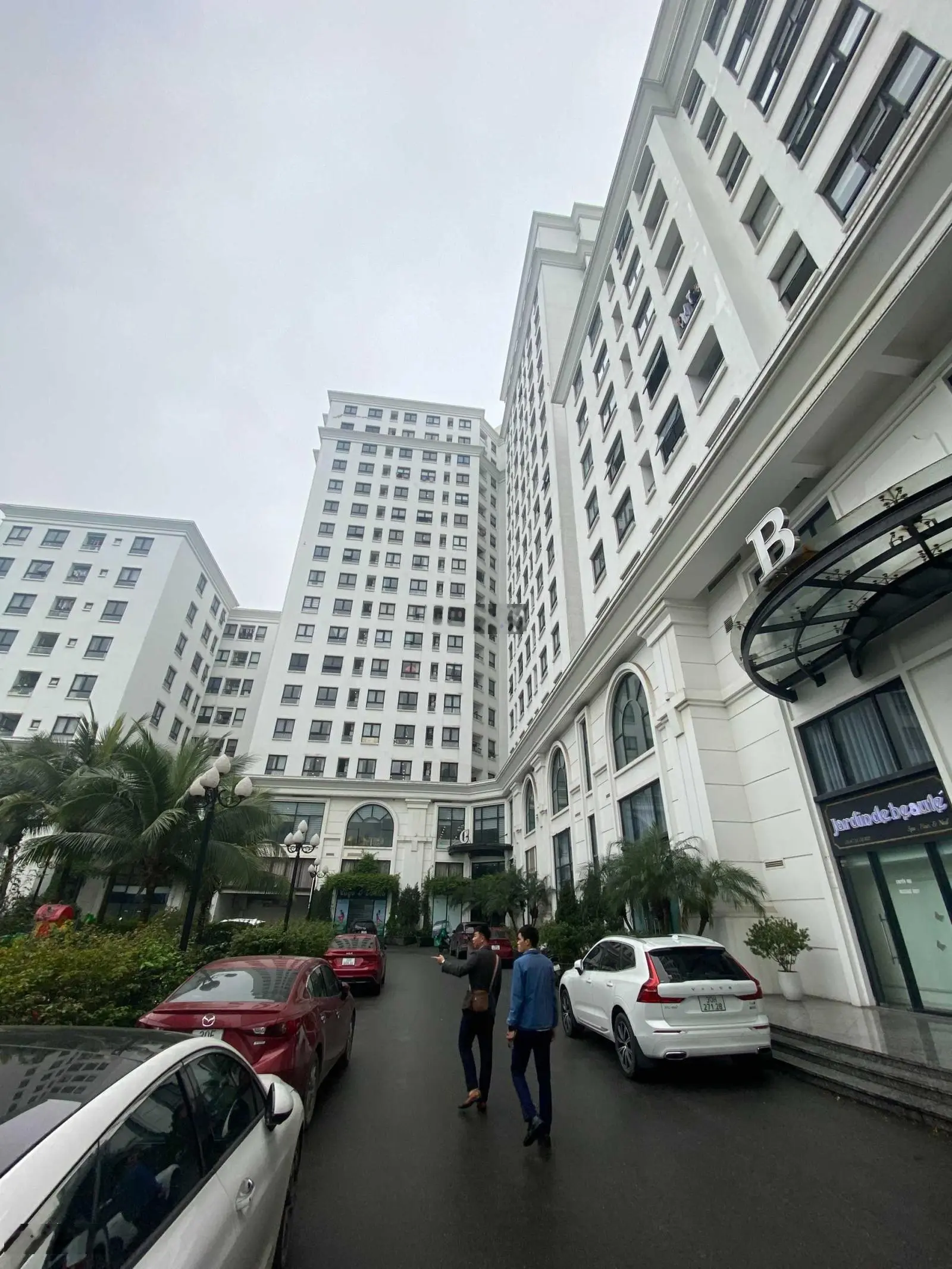 Bán căn 2PN, 78m tầng đẹp, nội thất đầy đủ có điều hòa, giá 3,8 tỷ( 48tr/m ) đã có sổ, nhà mới 100%