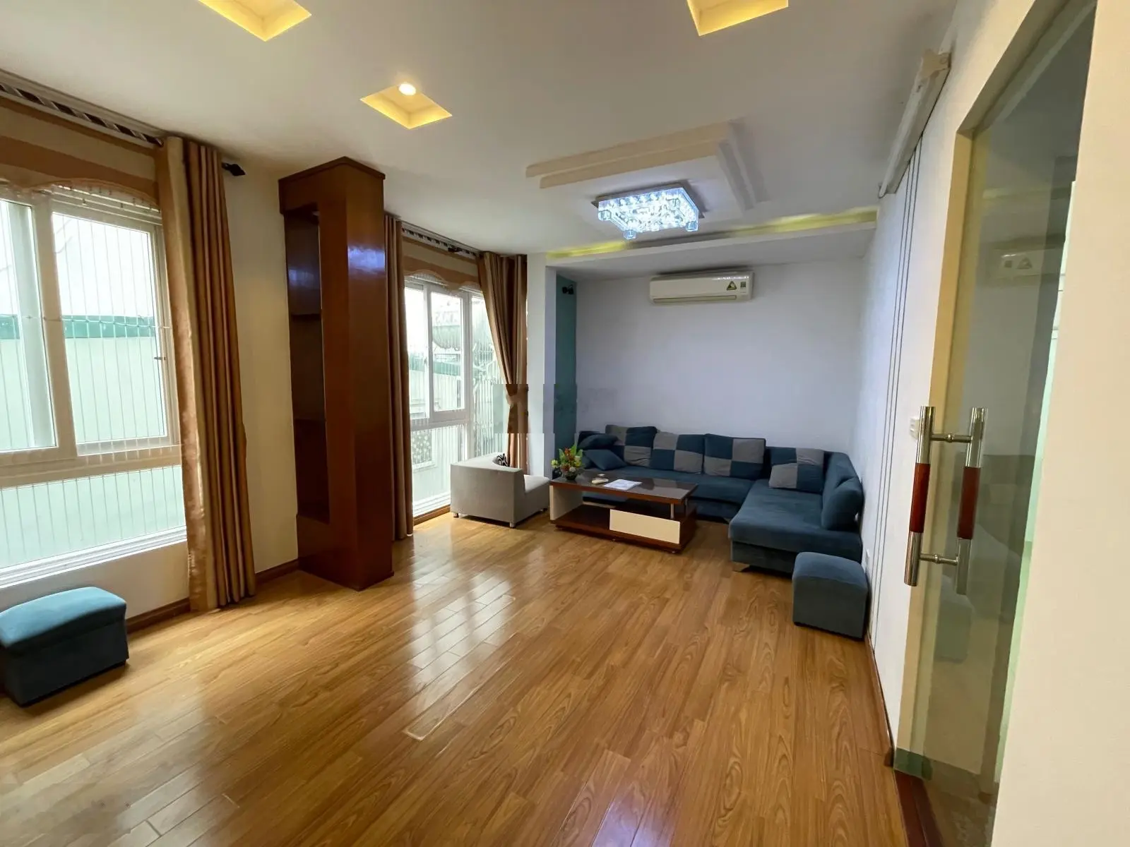 Lô góc. Vị trí đẹp. 165tr/m2 cách bãi xe 80m full nội thất. Điện - Đường - Trường - Trạm. Đủ hết