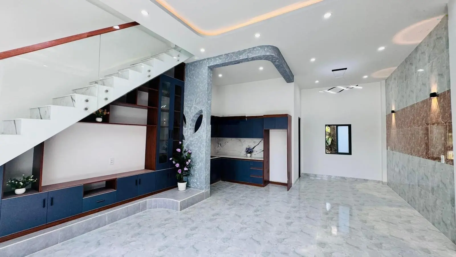 Nhà lầu diên Khánh mới xây siêu đẹp, đường ô tô tận nhà. Giá rẻ. Sổ Hồng giấy phép xd đầy đủ