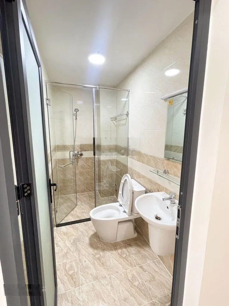 Nhà gần Quốc Lộ 13, xây mới 100%, thiết kế có sân để xe, an ninh yên tĩnh, DT 4x21m, 4PN, 5WC, SHR