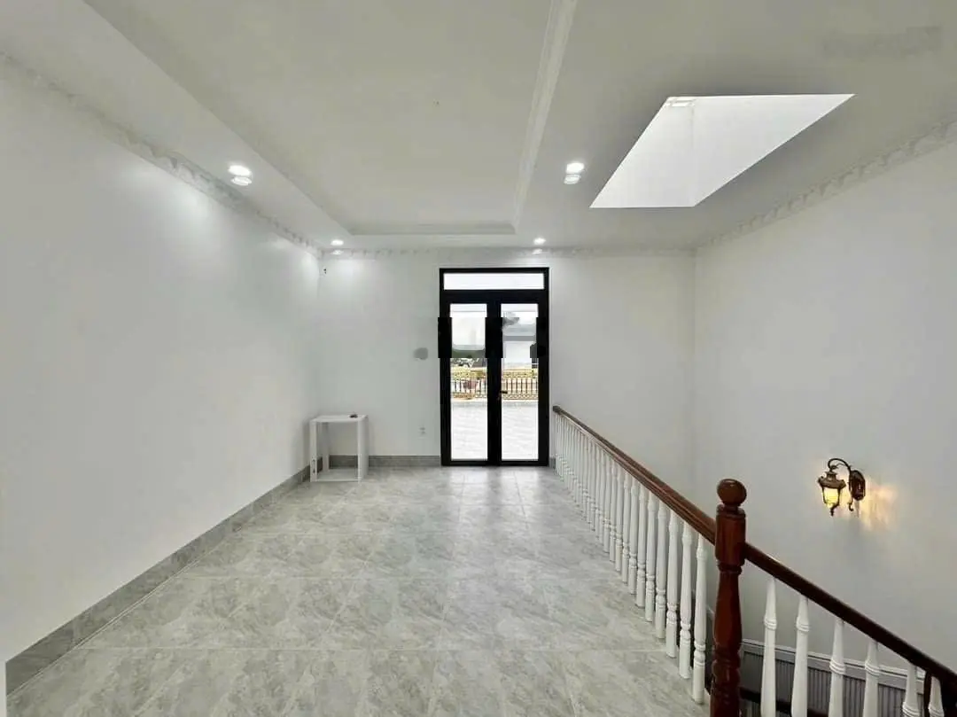 Bán nhà mới - có thang máy - thị trấn Nhà Bè