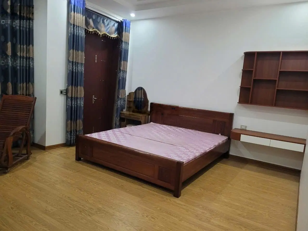 Cần bán căn nhà đường Thanh Niên hiện đang cho thuê hơn 20tr tại KĐT Đại Dương - tp BN. Giá chỉ 1x