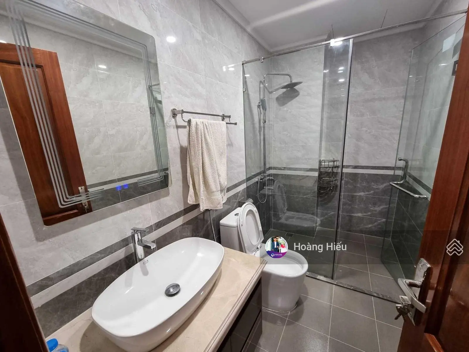 Cực hiếm, nhà mới Cầu Giấy, sát phố, phố kinh doanh, ngõ 3,5m, tặng nội thất mới xịn 43m2