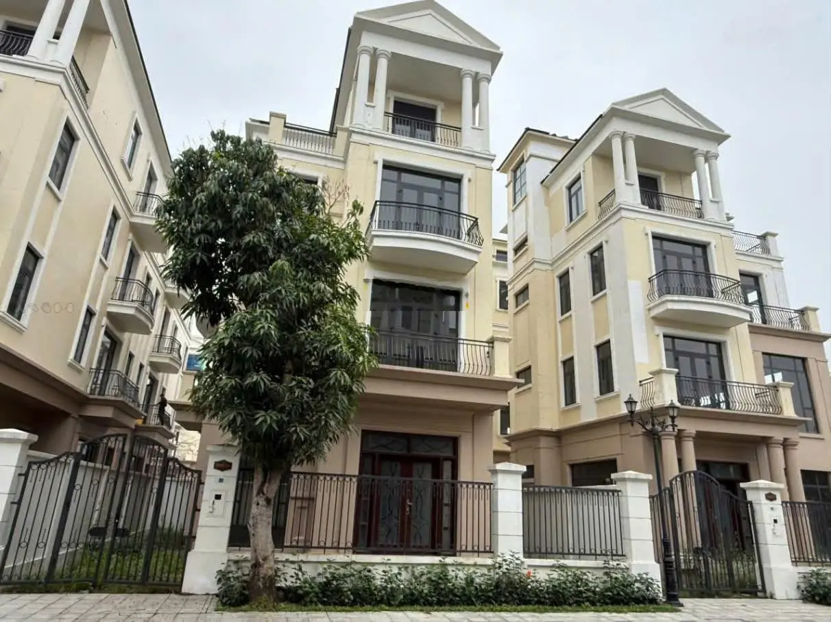 Cần bán ngay nhà phố đường rộng 20m, đầy đủ tiện ích
