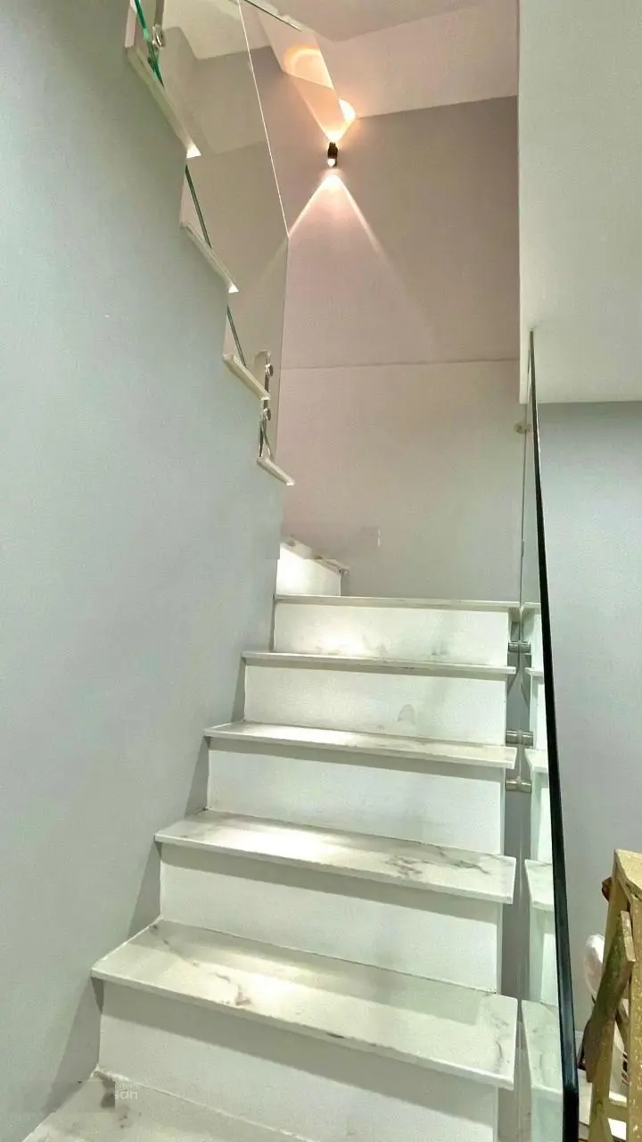 Bán nhà đường Trần Quang Khải, P. Tân Định, Quận 1. NHà 1 trệt 2 lầu 4 phòng ngủ mới toanh