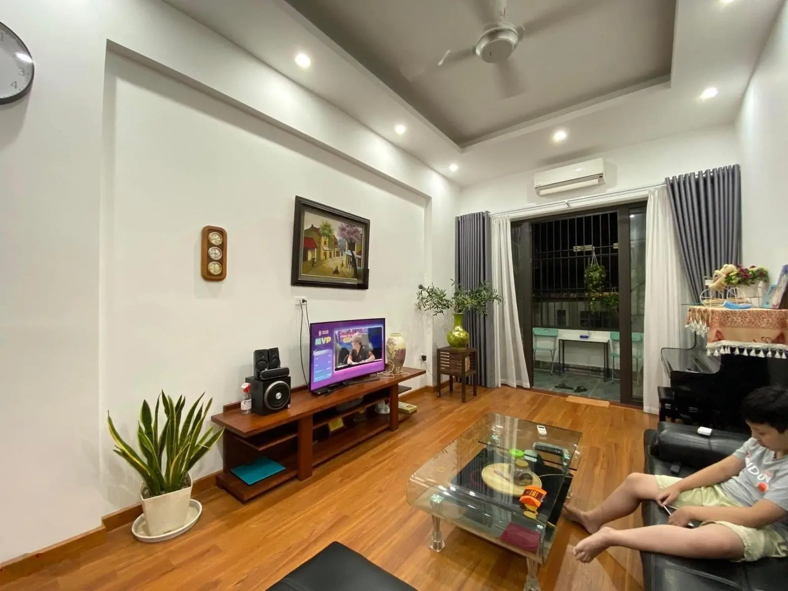 Bán nhà Âu Cơ, mới xây, đẹp long lanh, 40m2, 7.5 tỷ