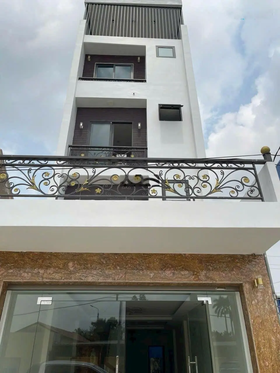 Nhà 5 tầng, mặt đường Máng Nước, An Dương. Dt 90m - ngang 4.5m vuông vắn cực đẹp