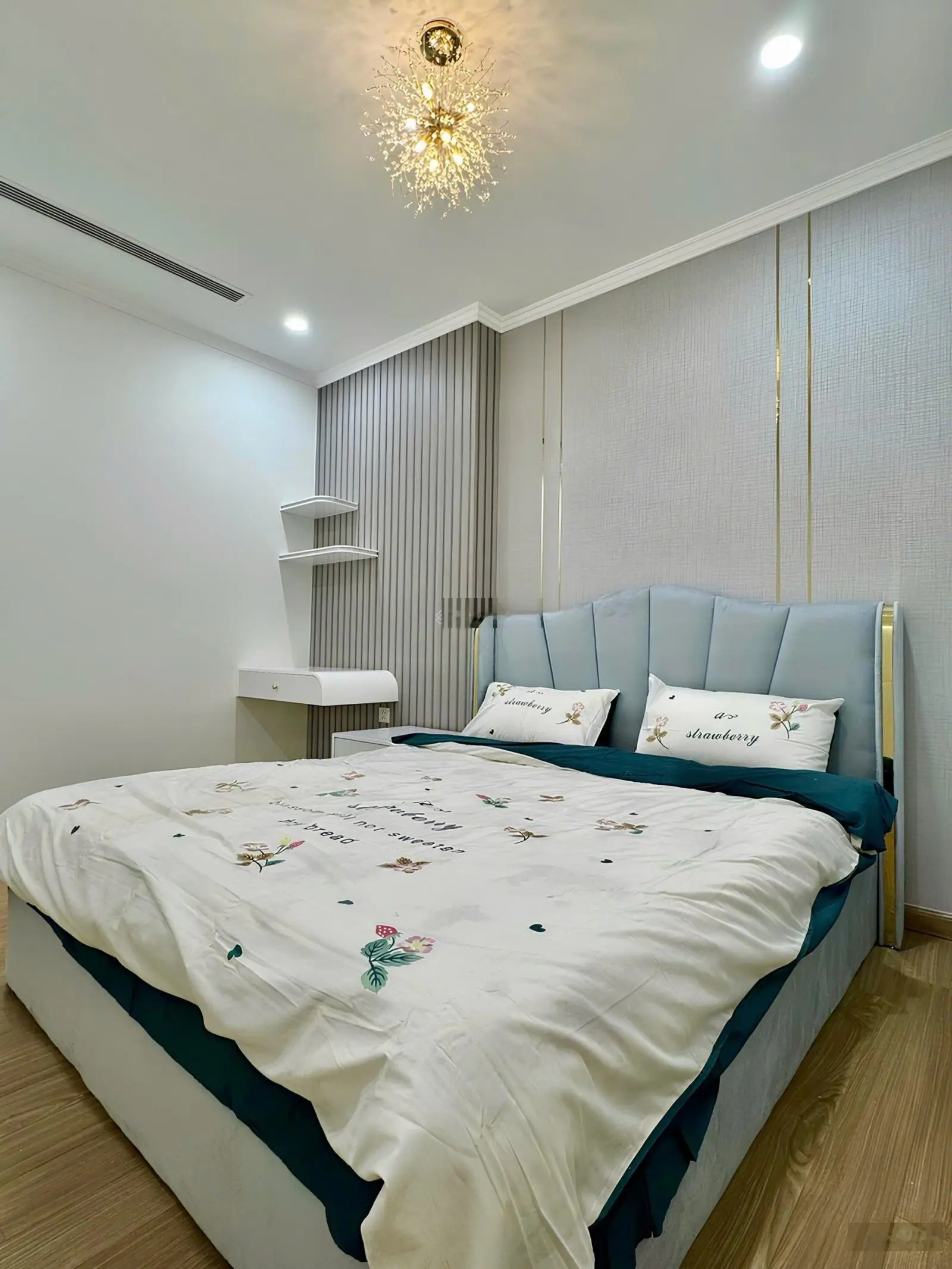 Cần bán 2 ngủ toà P10 park hill Times City vị trí trung tâm full nội thất đẹp -lh em 0908 833 ***