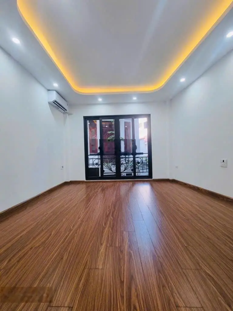 Bán nhà giáp bát - thang máy - phân lô 6 tầng - mới đẹp gần phố