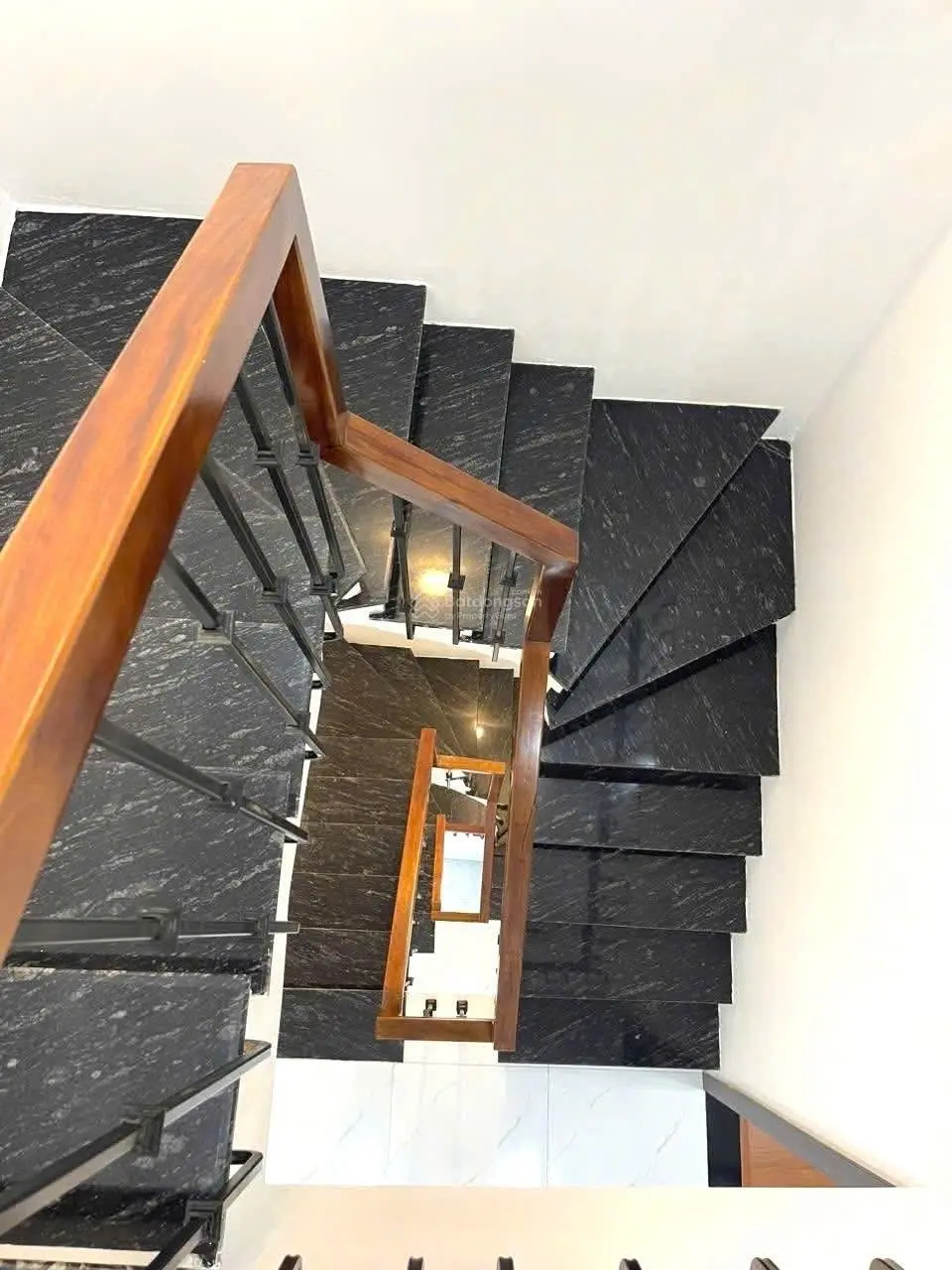 Mặt ngõ thụy khuê tây hồ-nhà mới đẹp-ngõ rộng kinh doanh-ôtô cách phố 50m-40m2-4 tầng- mt:6m-9,8 tỷ
