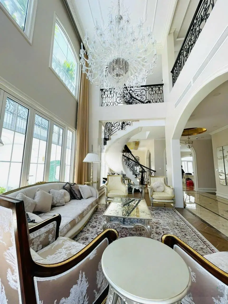 Biệt thự sang trọng phong cách Tân Cổ Điển dt đất 330m2 hướng Tây Nam ngay KDT Phước Hải Nha Trang