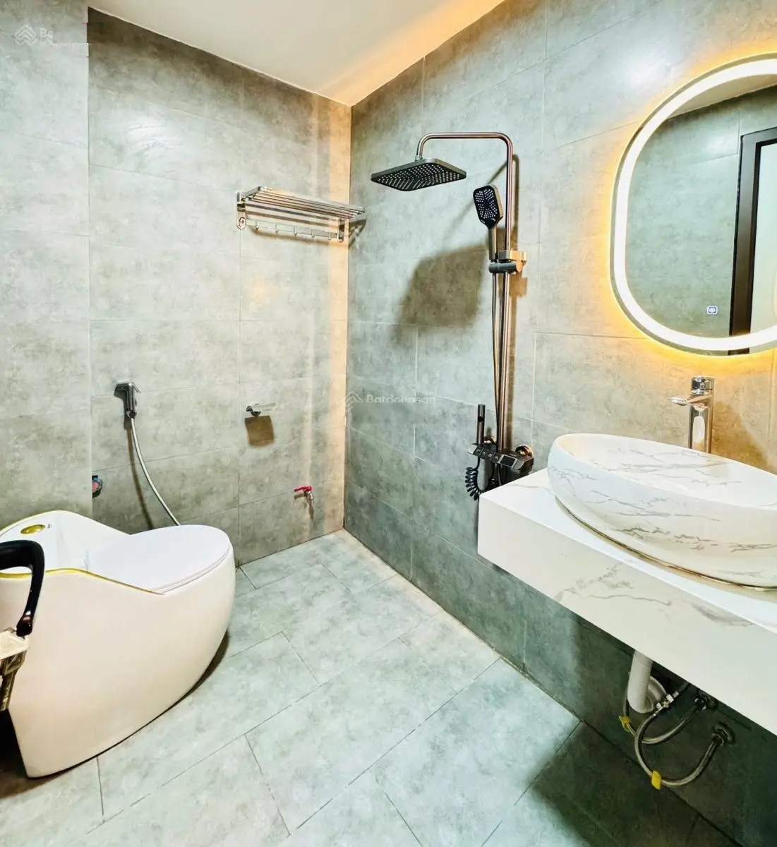 Bán gấp -phố hoàng văn thái 38m*4t- phân lô quân đội - ô tô đỗ cổng- xem là ưng-sđcc- ở luôn