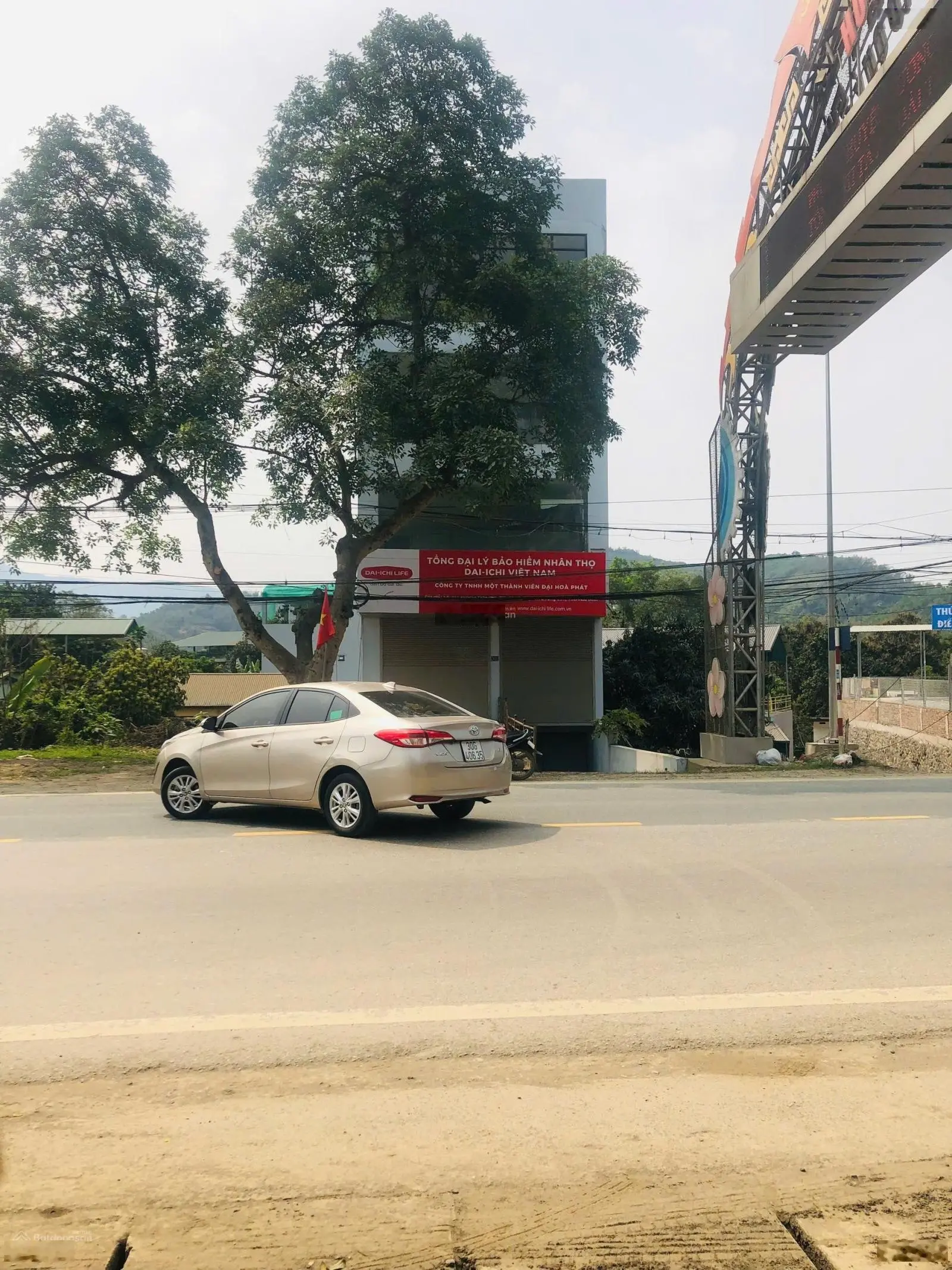 Cần bán gấp nhà 5 tầng tại tiểu khu 6 thị trấn Lương Sơn. Hòa Bình. Nhà 5 tầng. Phù hợp để buôn bán