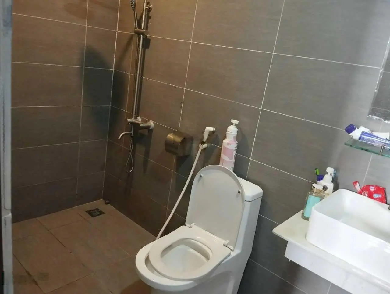 Bán nhà trệt 2 lầu KDC Phú Hữu Tp. Thủ Đức, DT 90m2 4pn đường 8m, giá 6.6 tỷ hạ còn 6.2 tỷ chốt