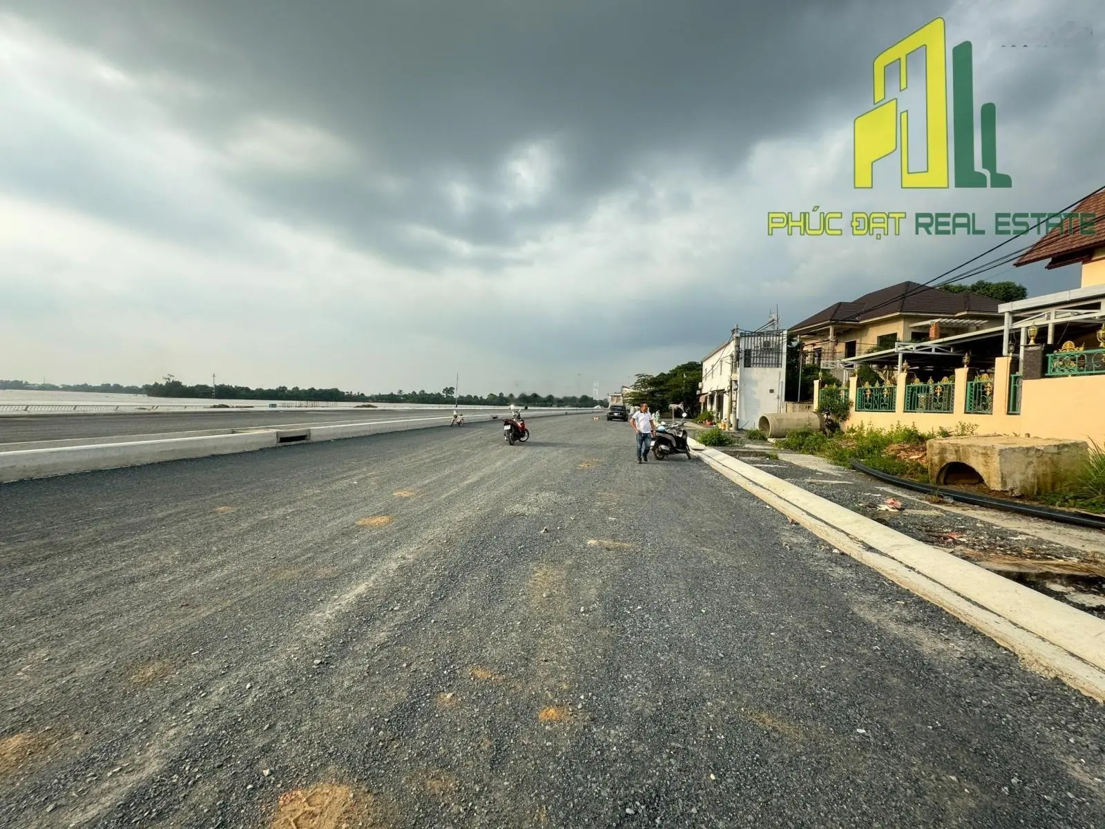 Giảm nagy 200tr Hàng hiếm 123m2 bán lô đất mặt tiền đường bờ kè P. Bửu Long