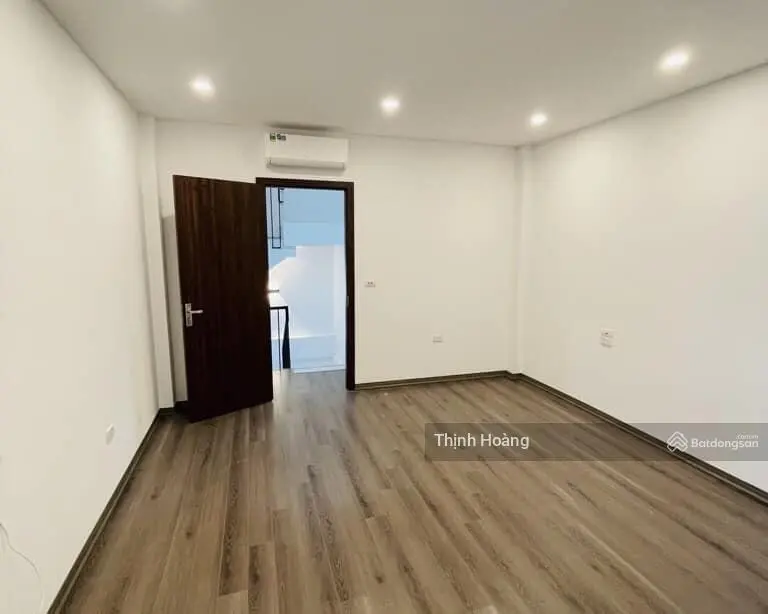 Bán nhà 5 tầng Thạch Bàn ngõ thông - Oto tránh 4PN gần chợ, trường học, công viên!