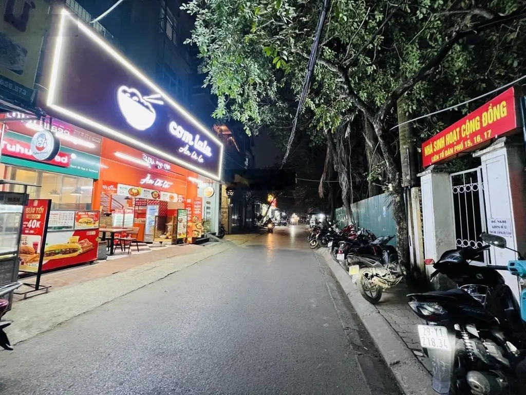Bán nhà mai dịch cầu giấy, garra ôtô, tiện ích ngập tràn