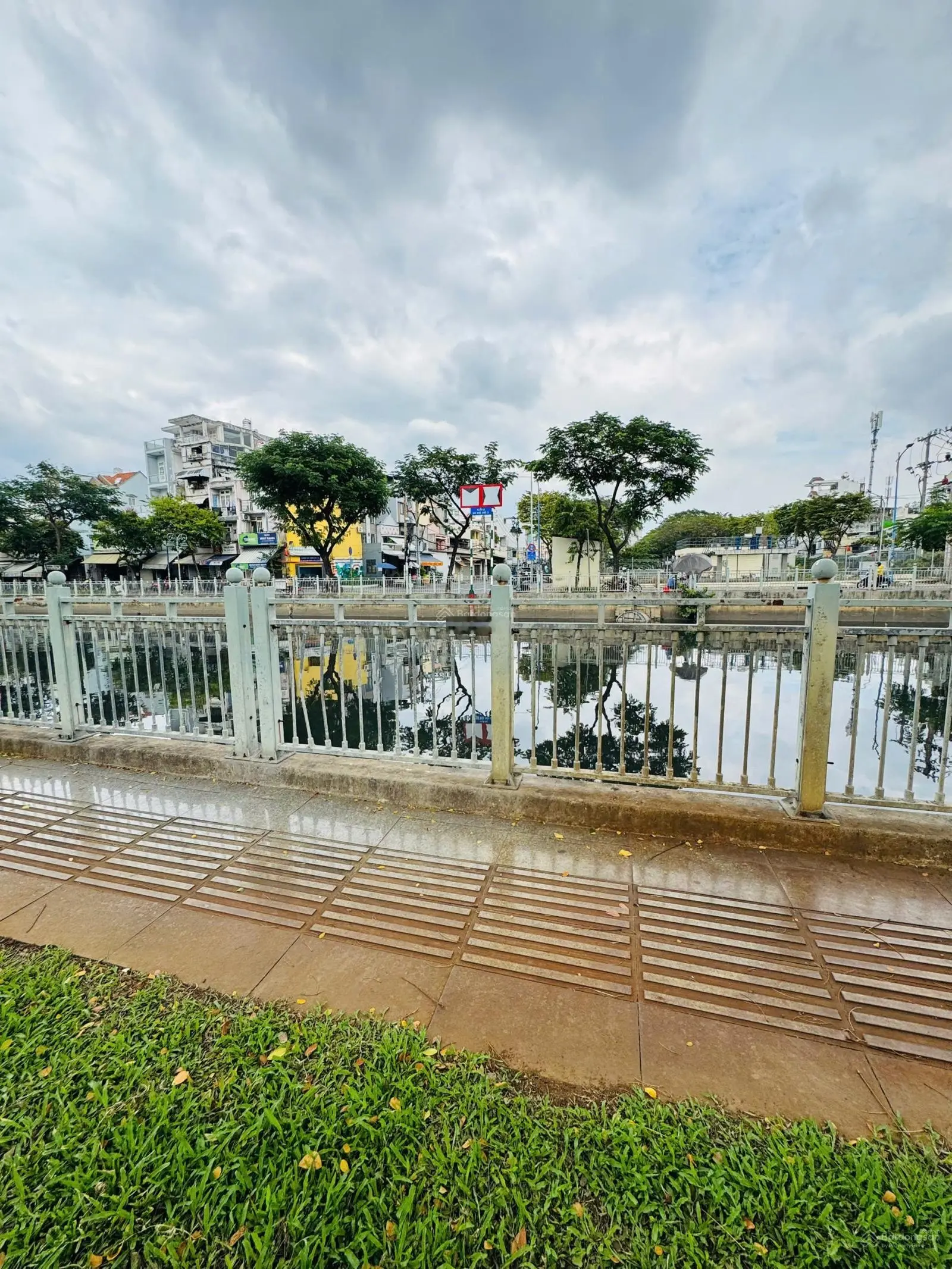 Hàng kín, bán gấp nhà mặt tiền Bến Vân Đồn, Quận 4, view sông, 500m2, CTXD: Hầm 12 tầng, 155 tỷ