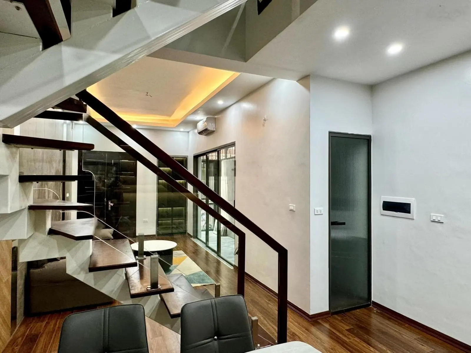 Trung tâm quận thanh xuân - ngõ thông - lg 3 thoáng - ô tô đỗ cửa - nhà đẹp - sổ vuông đét - 65m2