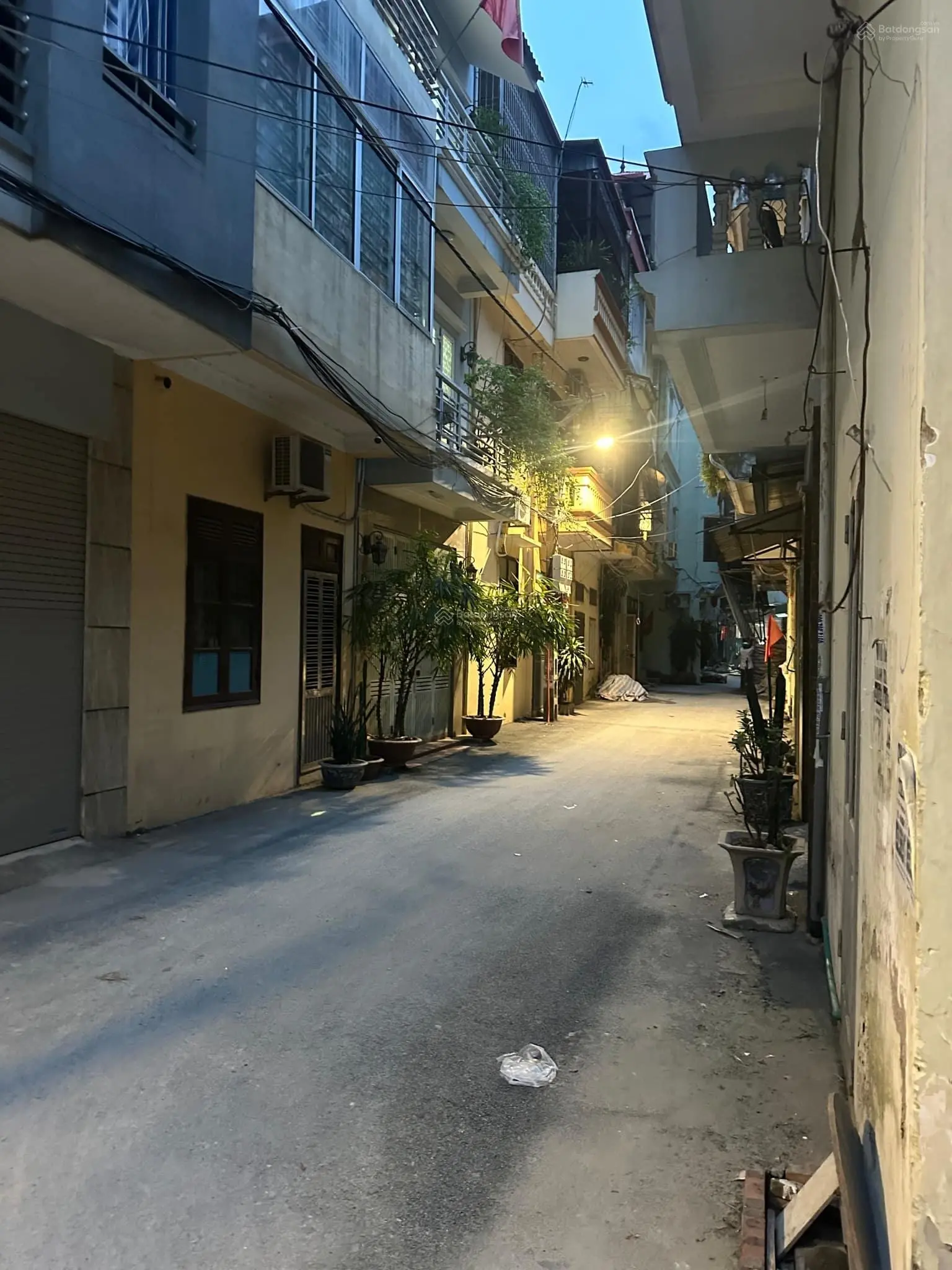 Nhà mới kính coong - 5 tầng thang máy - phân lô - hàng xóm ParkCity