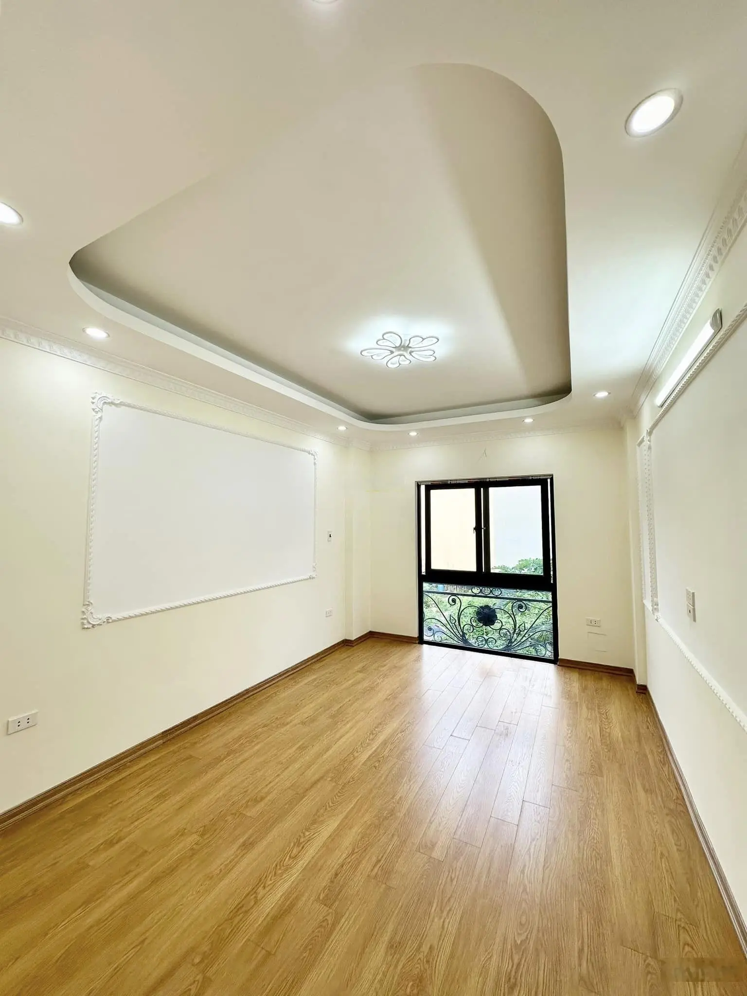 GẤP!! Chỉ bán trong tuần -Chủ nhà cần thu hồi vốn gấp-chấp nhận bán lỗ nhà 4 Tầng giá chỉ 2.4T