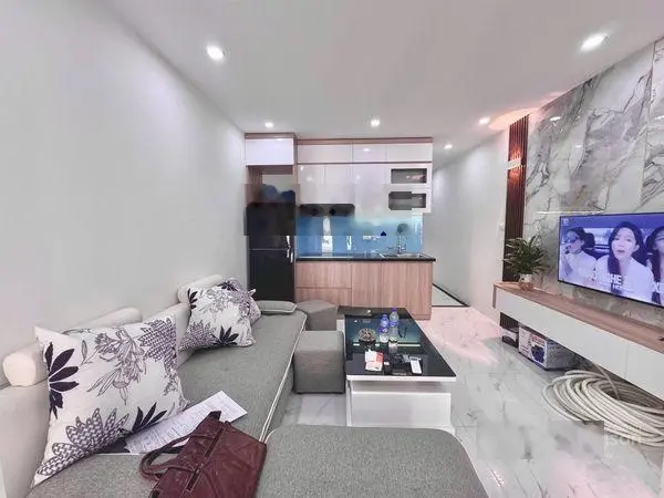 Nhà đẹp quan hoa-7.5 tỷ-40m2-6t thang máy- ngõ trải nhựa-ba gác tận của- trước nhà rộng- gần phố.