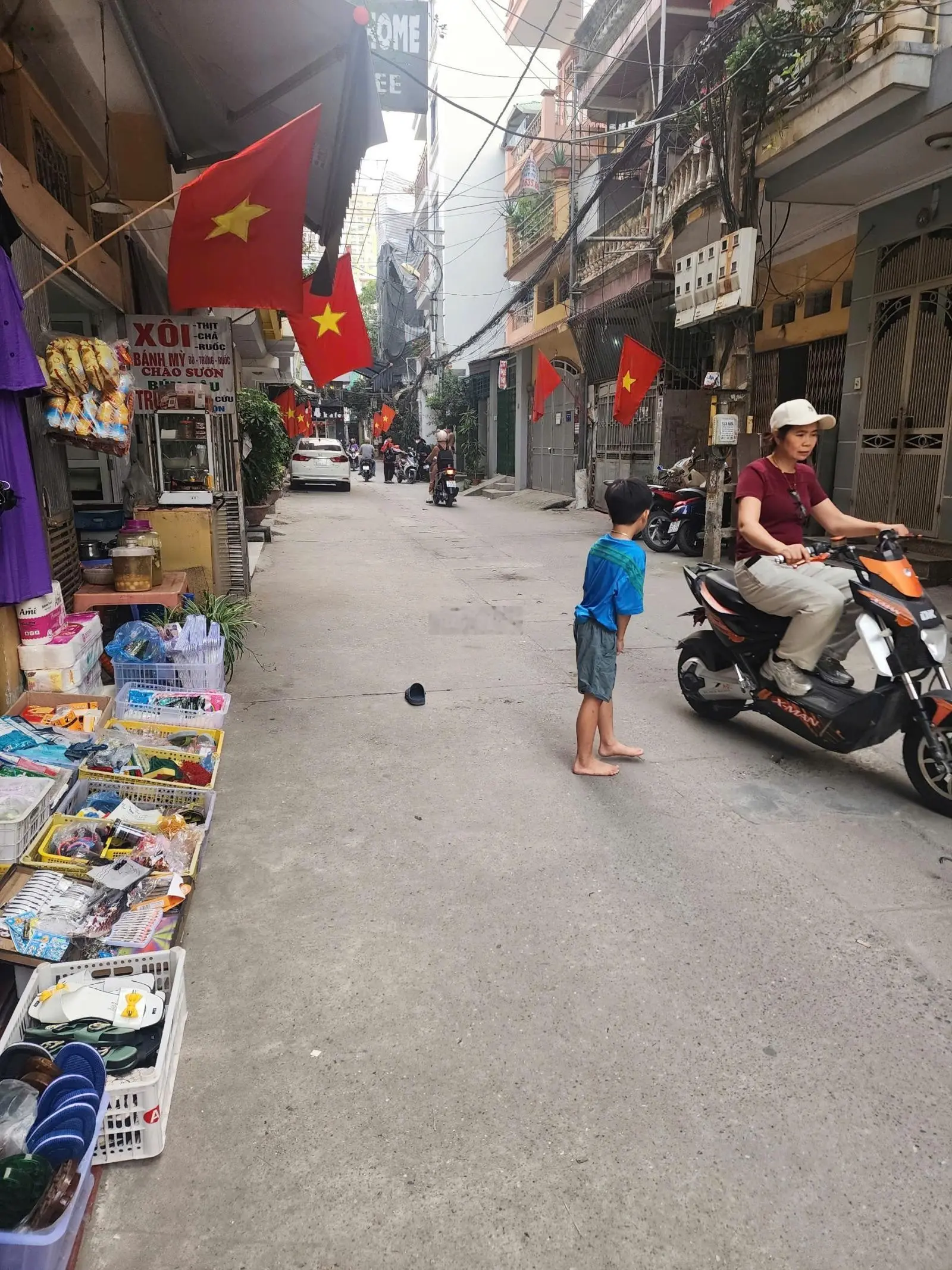 B.á.n nhà mặt phố ao sen 60m² x 4 tầng ô tô đỗ cửa 2 mặt ngõ thoáng.