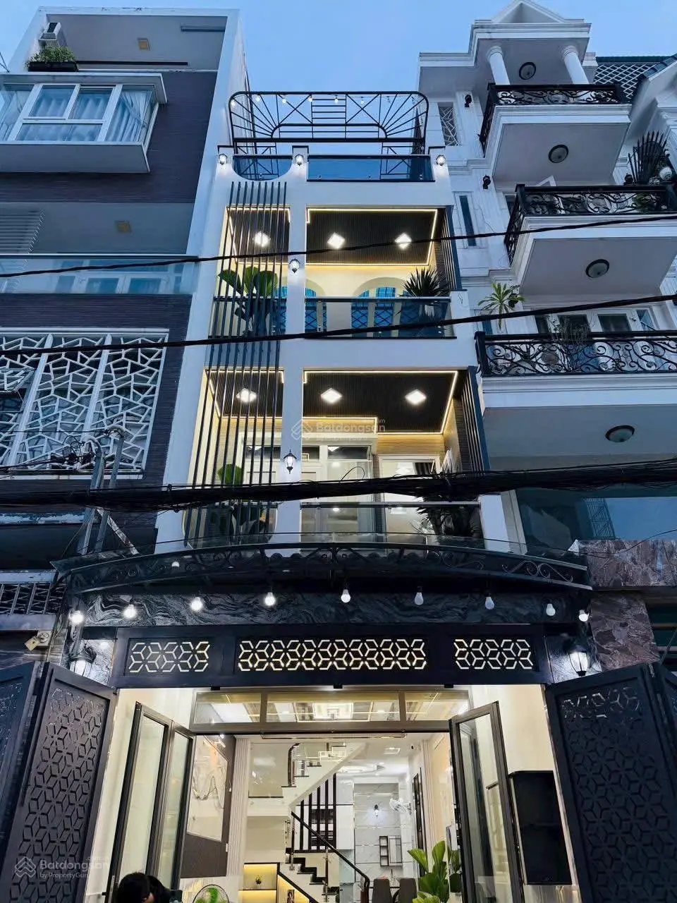 Vị trí đẹp kinh doanh tốt đường Lê Văn Việt, Quận 9 xây 66m2 bán 2 tỷ 530. Gần khu công nghệ cao.