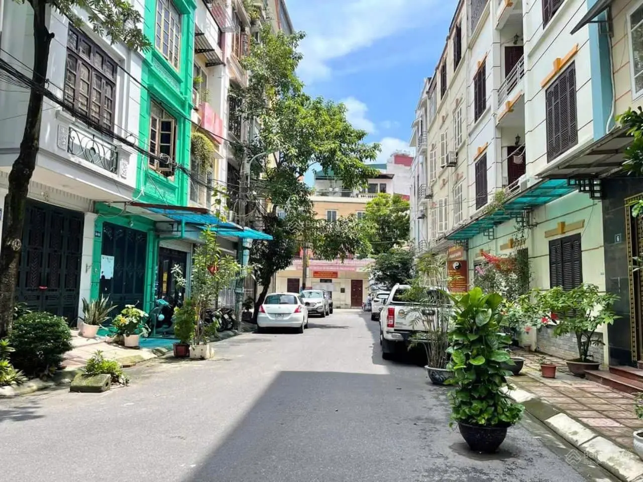 Bán nhà Trần Quý Kiên gần Trần Đăng Ninh, Cầu Giấy 66m2, 24 chỗ, vỉa hè, MT 18m, 8 ngủ, nhỉnh 16 tỷ