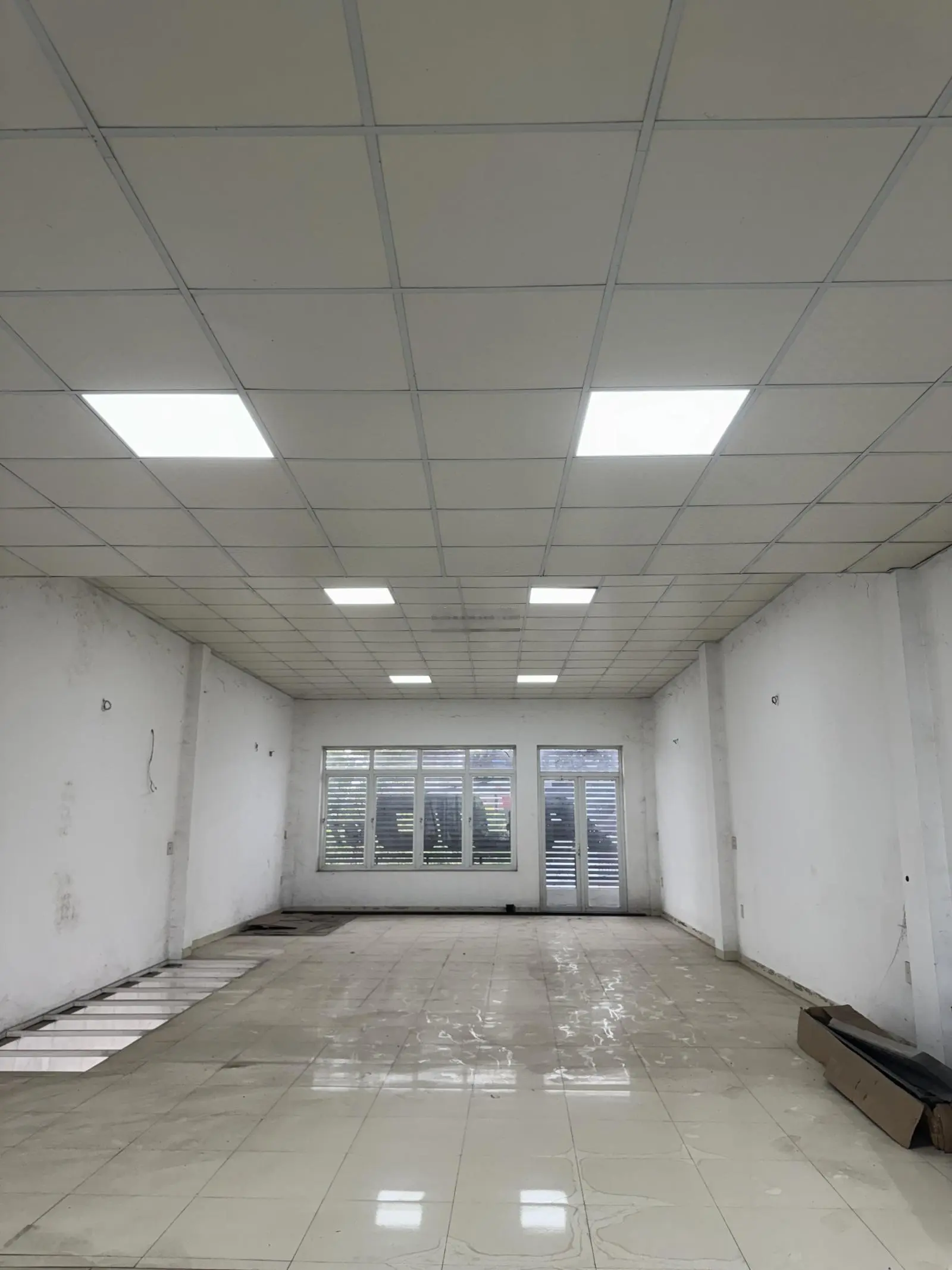 Nhà mặt phố, thuận lợi mọi mặt, giao dịch được ngay bìa đỏ trao tay