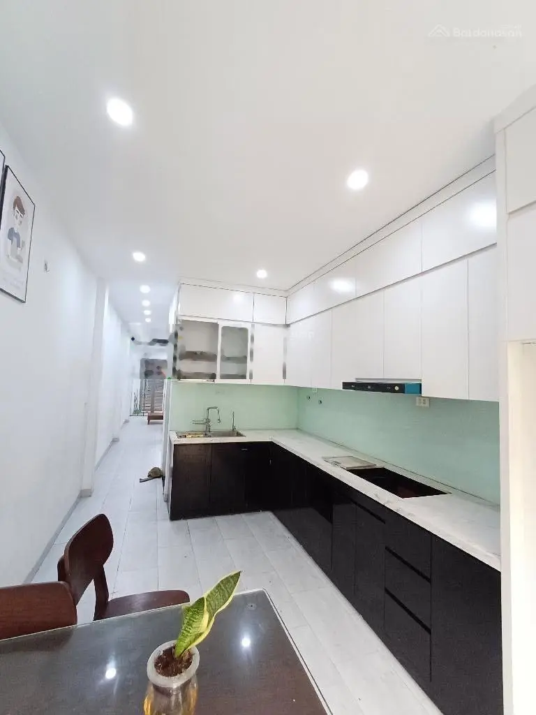 Bán nhà Ngõ 1043 phố Giải Phóng 4 chỗ đỗ cửa nhà dân xây kiên cố lại rất gần phố