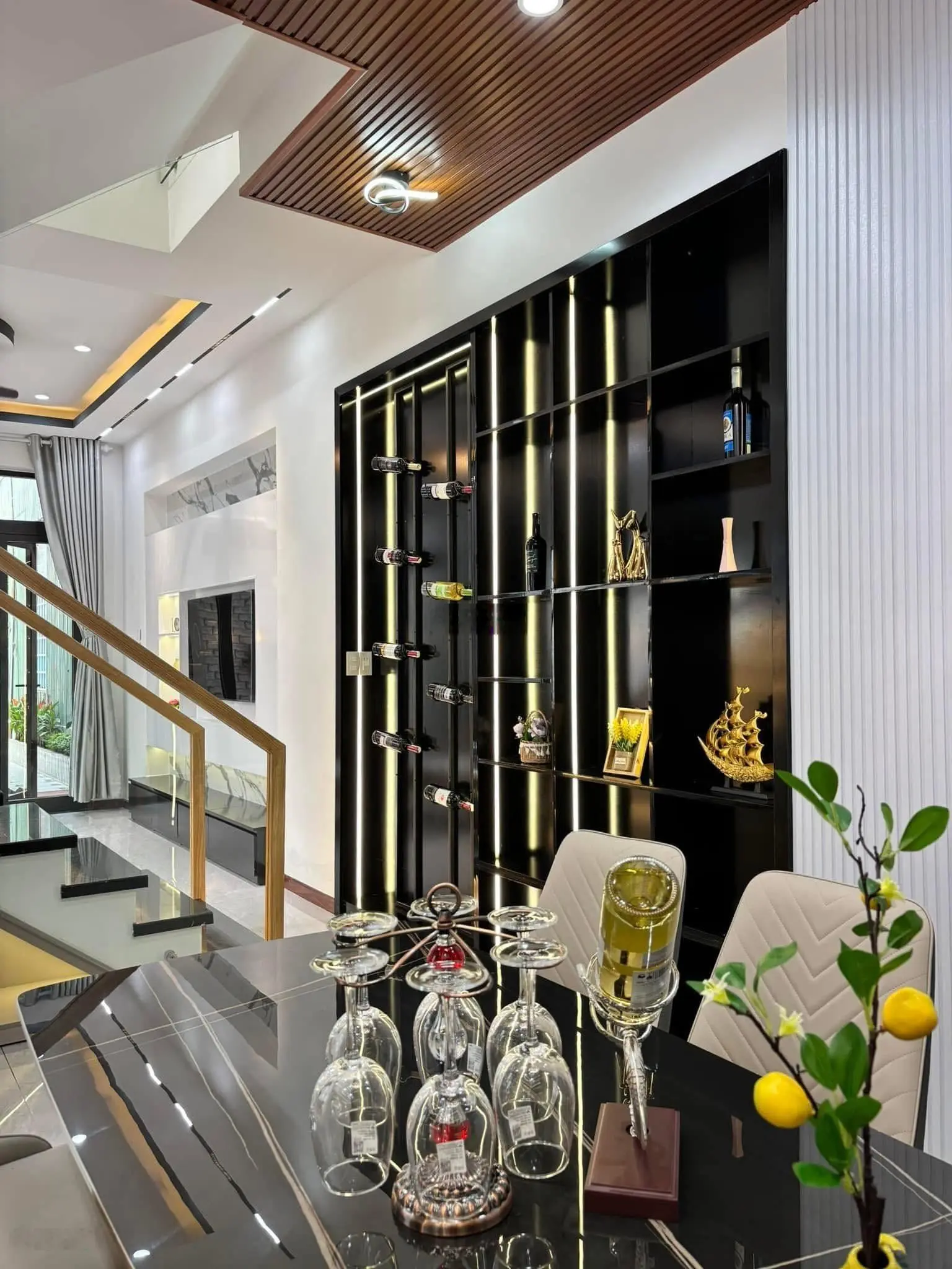 Bán nhà đẹp 122m x 2 tầng sân vườn thoáng mát Hoàng Diệu, trung tâm quận Hải Châu