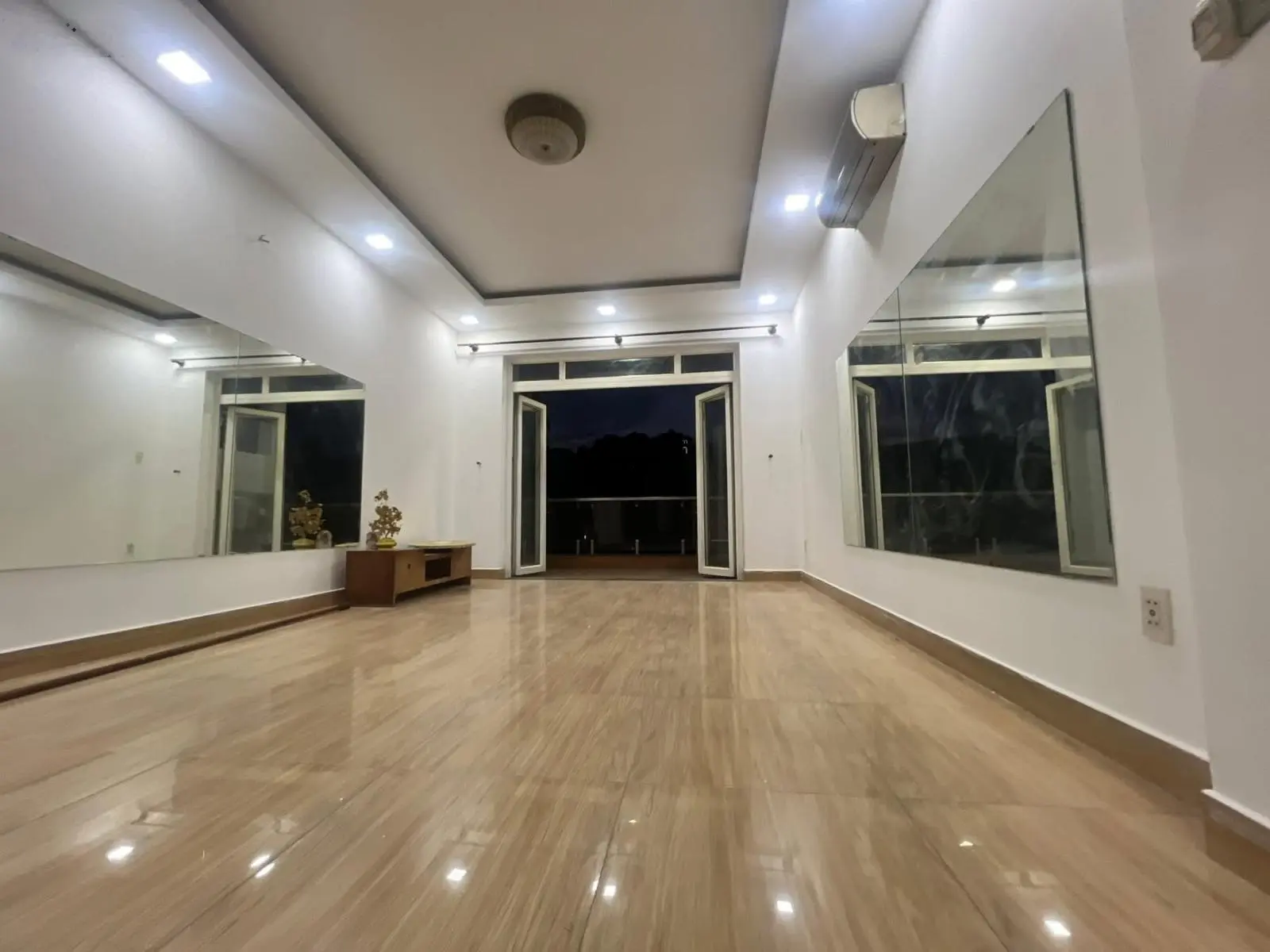 Bán nhà mặt tiền đường Kênh 19/5B chính chủ