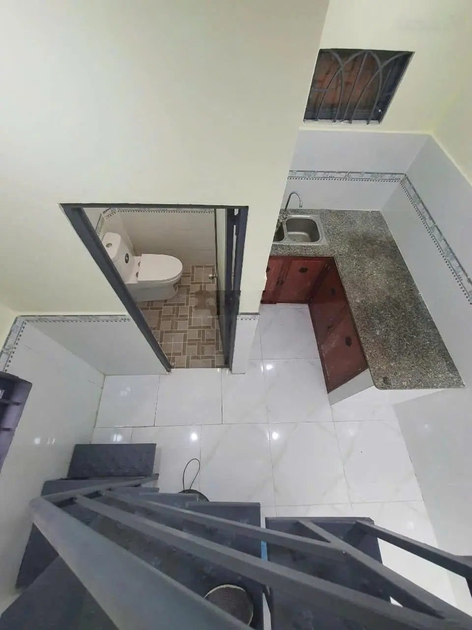 Cần ra gấp dãy trọ hẻm đường Tô ký gần trường tiểu học Nguyễn Thị Nuôi, 120m2, sổ hồng riêng.