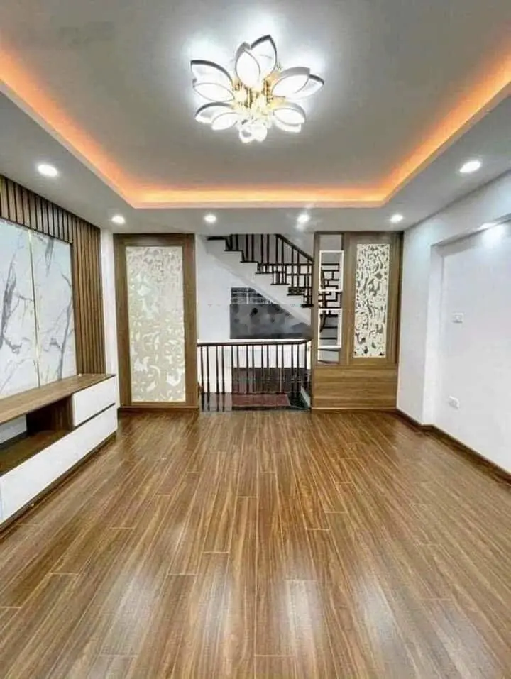 BÁN NHÀ HỮU HOÀ ( Tả Thanh oai) , oto đỗ ngay cạnh DIỆN TÍCH 33m Lô góc . 5 Tầng giá 3.8tỷ có TL.