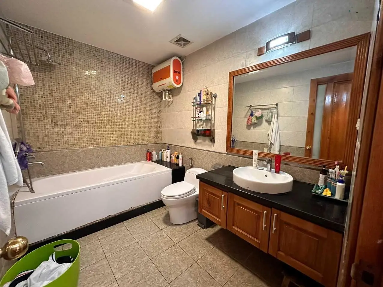 Bán gấp ! 170m2, 4pn, giá chỉ 12 tỷ. cửa đông nam, nt cao cấp, vị trí thuận lợi. lh: 0343,202.831