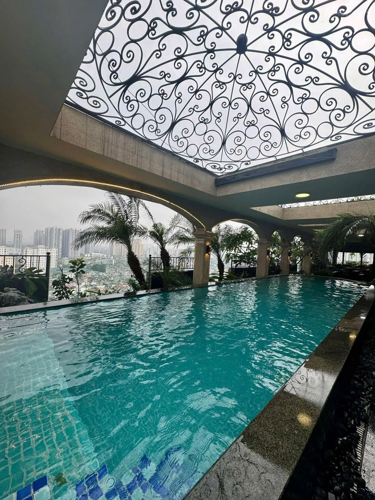Bán penhouse minh khai, 560m2, 4/5 ngủ, hướng đông nam, bể bơi, view thành phố, siêu đẹp!