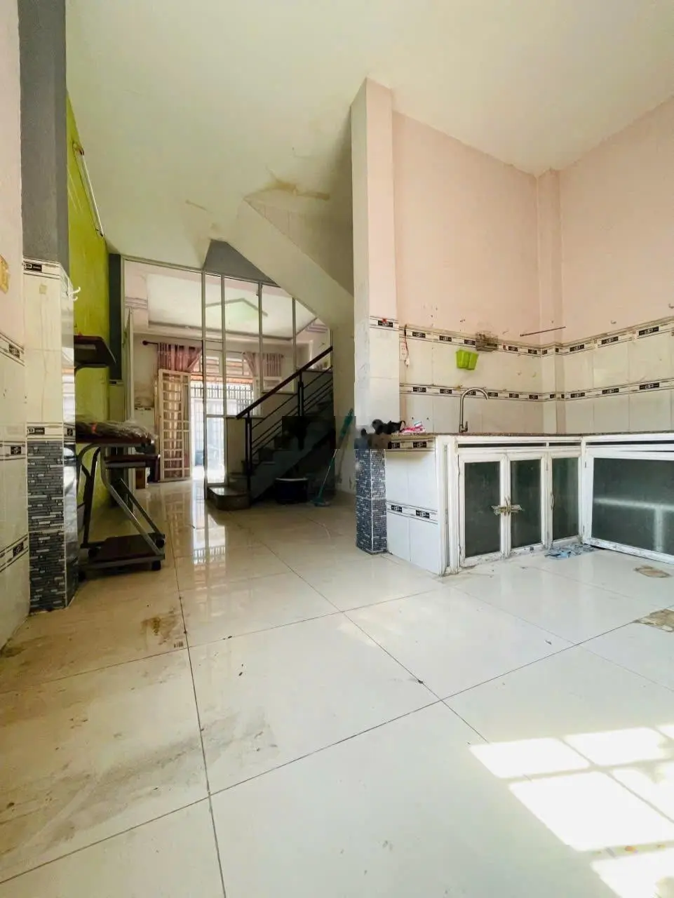 2 Căn nhà chung 1 sổ - 1 căn ở và 1 căn cho thuê -nhà cách đường Lê Thị Hà 200m