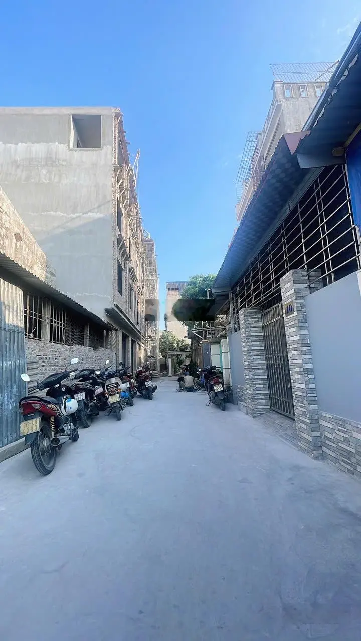 Dãy nhà 4 tầng độc lập khung cột riêng mặt ngõ tại Thiên Lôi - Aeon
