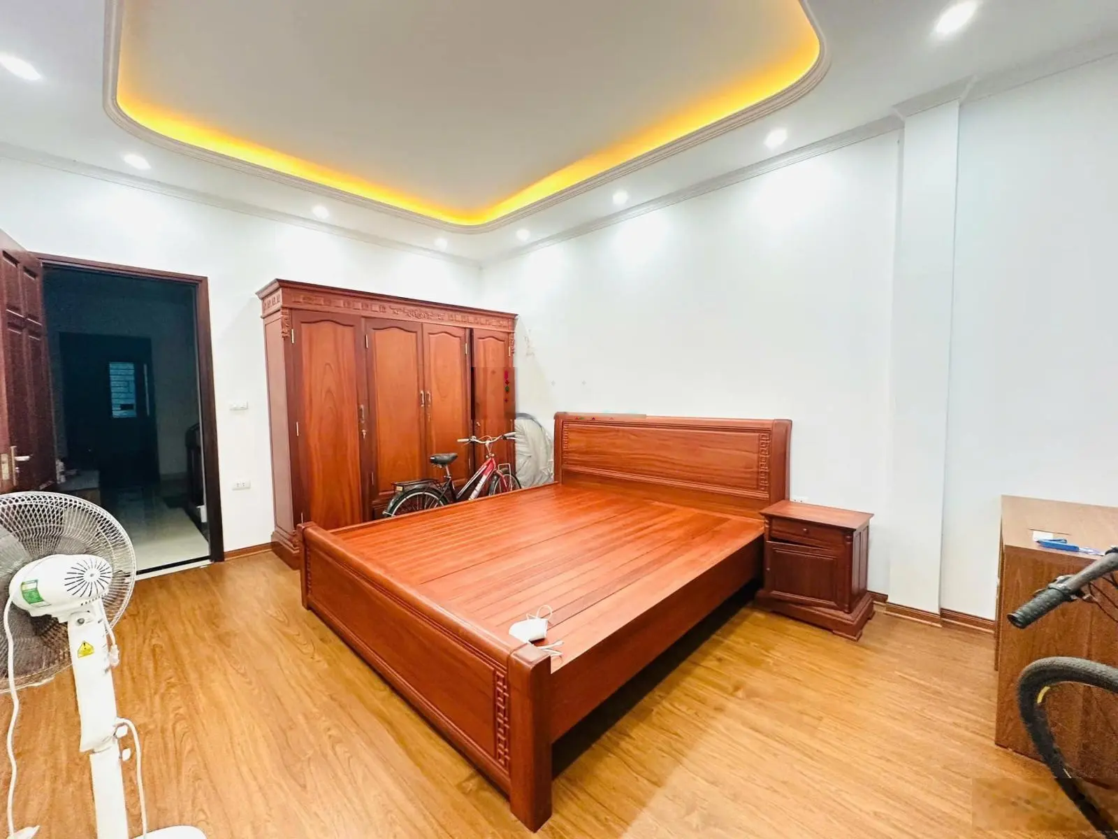 Nhà đẹp, 55m2 5 tầng, giá 12,5 tỷ, Đường Láng, Đống Đa, ô tô, kinh doanh, sát ngã tư cầu giấy