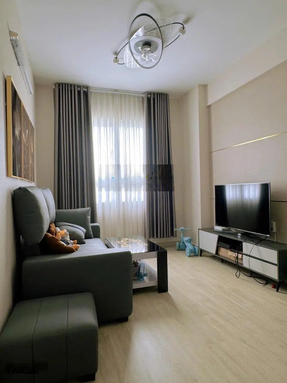 Do nhu cầu đổi căn lớn hơn,chính chủ cần bán nhanh căn góc 70m2. Giá: 2tỷ650 - Tel: 0909 102 ***
