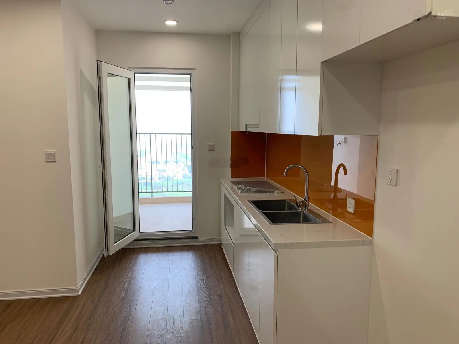 Chính chủ bán căn hộ 68,6m2 tòa Rv 2PN 2WC giá 2,75 tỷ bao hết thuế phí có thương lượng