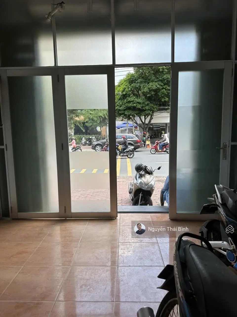 Nhà mặt tiền vỉa hè lớn, kinh doanh sầm uất. dòng tiền 50tr/tháng . đinh bộ lĩnh bình thạnh.